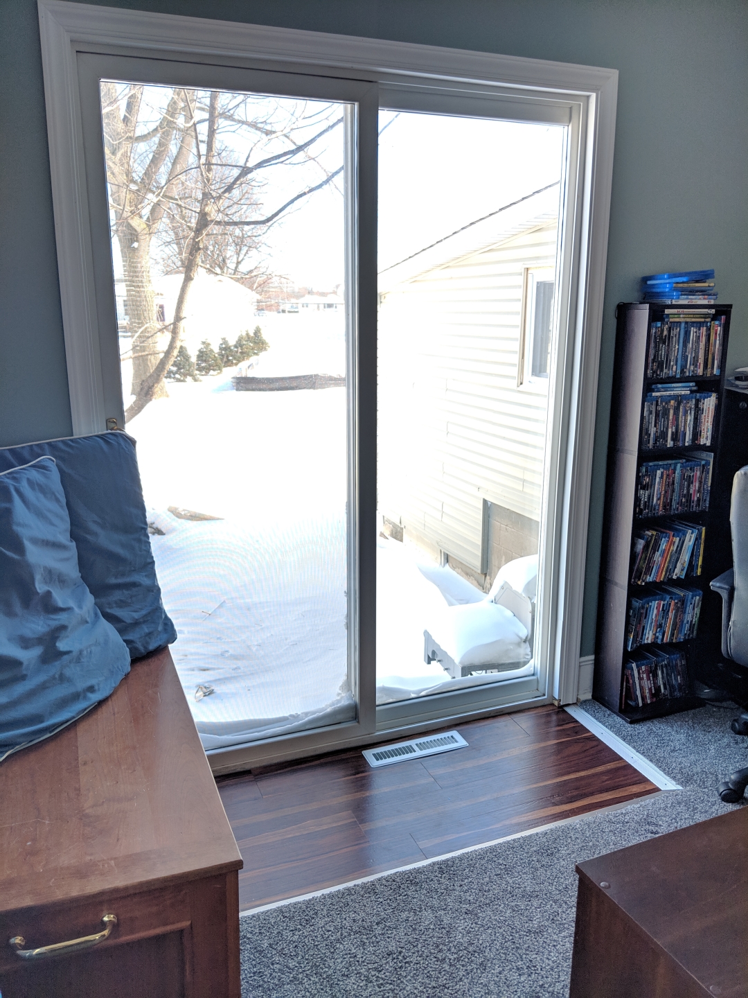 How we updated an old living room - flooring & patio door